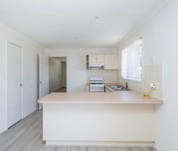 Stylish, Comfortable & Convenient Living in a Quiet Court Location - Photo 3