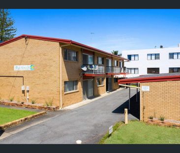 2/4 Hedges Avenue, Mermaid Beach, Qld 4218 - Photo 6