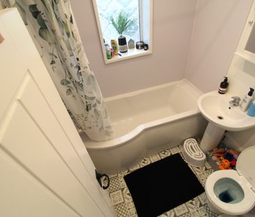 24 School Street, Church Gresley, Swadlincote, Derbyshire - Photo 2