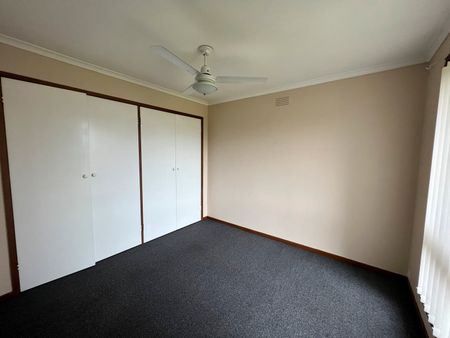 2 Bedroom Unit Walking Distance to Pakington Street - Photo 2