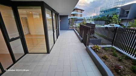 Stunning ground floor unit in the heart of Shell Cove Marina! - Photo 2