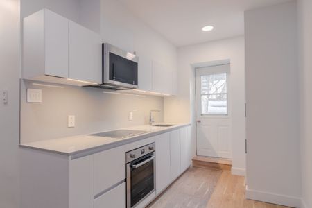 4930 Queen Mary Road - Photo 4