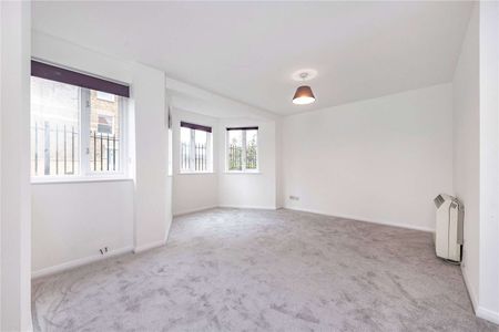 Bright and spacious one bedroom flat benefiting from off-street parking and direct access to communal gardens - Photo 2