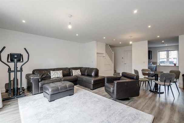 3 bedroom semi-detached house to rent - Photo 1