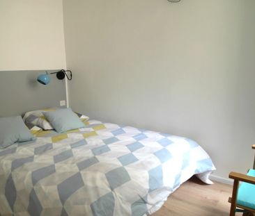 Cote cour* - Photo 1