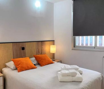 Rooms for rent in 3-bedroom apartment in El Guinardó - Foto 4