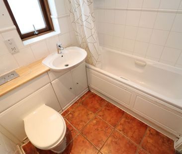 Room in a Shared Flat, Barchester Street, E14 - Photo 6