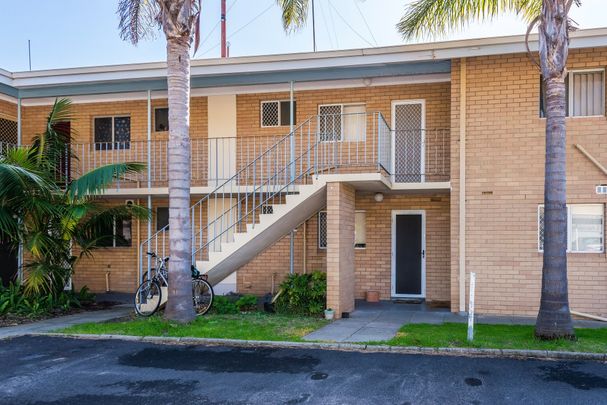 Surfers Paradise - Photo 1