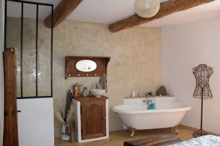 A LOUER - SARRIANS - MAISON DE VILLAGE - TYPE 3, - Photo 4