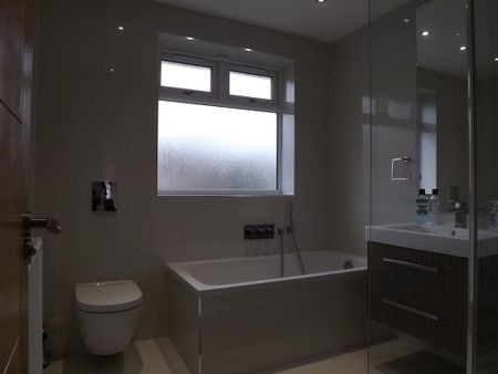 3 bedroom semi-detached house to rent - Photo 2