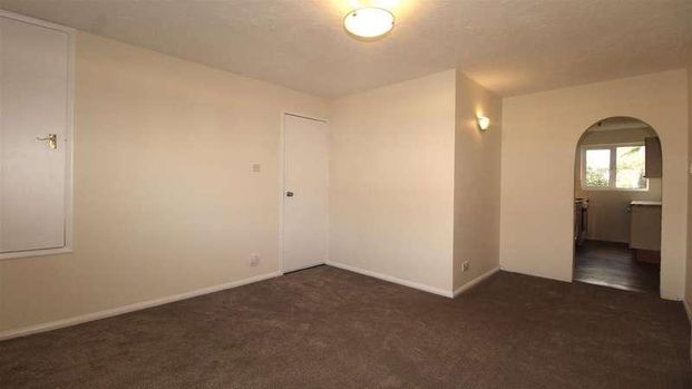 Mandeville Road, Enfield, EN3 - Photo 1