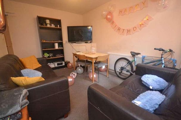 Pitcroft Avenue, Reading, RG6 - Photo 1