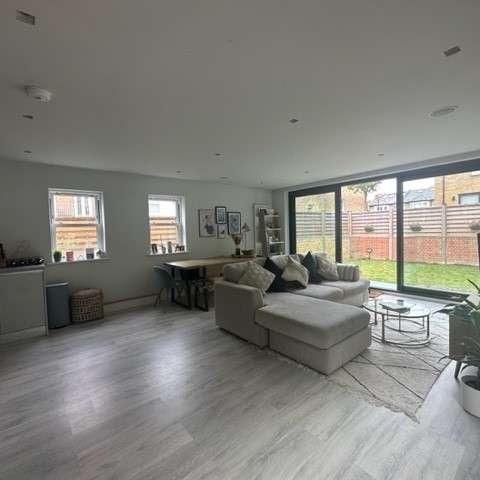 Myn House, Lordship Lane, London, SE22 - Photo 1