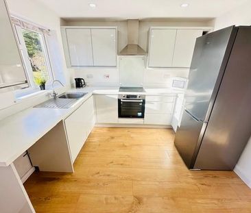 2 bedroom end of terrace house to rent - Photo 2