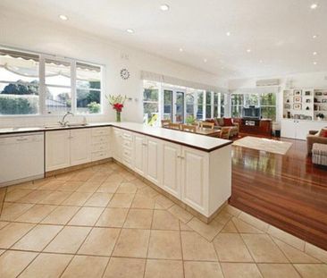 Sandringham - Photo 3