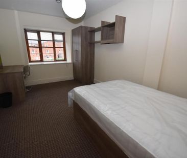 6 bedroom flat to rent - Photo 4