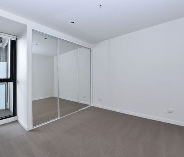 Oversized Apartment with Flexi Room! - Photo 1