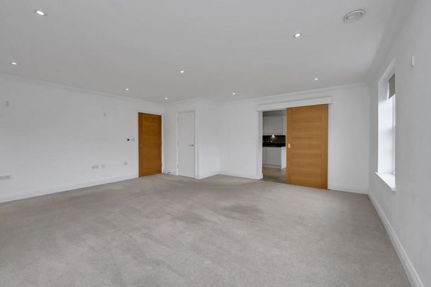 3 bedroom apartment to rent - Photo 1