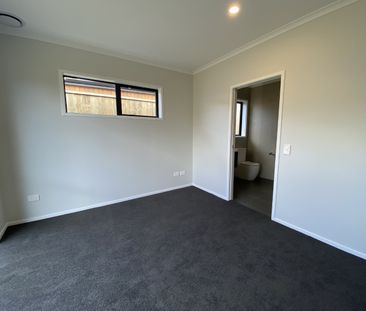 68 Hokioi Drive, Kenepuru - Photo 1