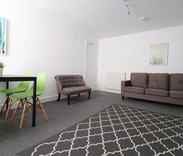 1 bedroom in a flat share to rent - Photo 2