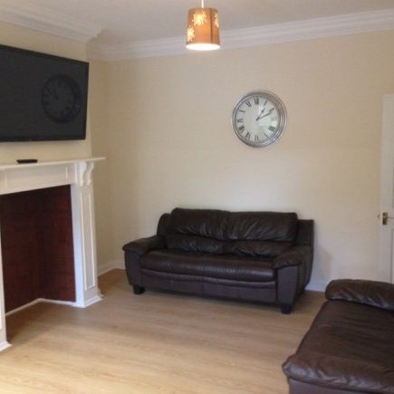 Amazing 5 Bedroom Student House - Photo 1