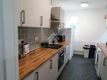 1 bedroom in a house share to rent - Photo 3