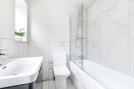 2 bedroom semi-detached house to rent - Photo 3