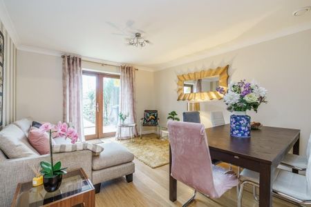 John North Close, High Wycombe - Photo 3