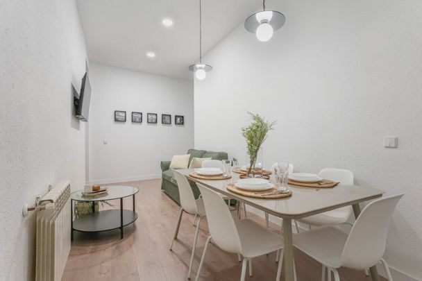 Cozy Room in the Heart of Madrid - Photo 1