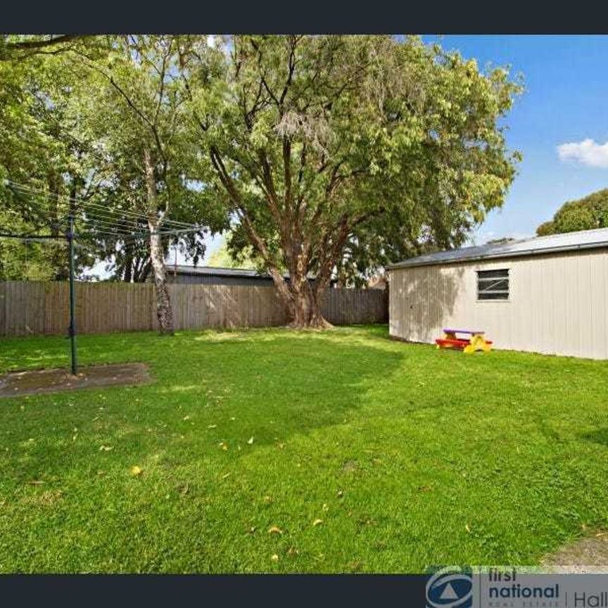 2A Latrobe Street, Cranbourne - Photo 2