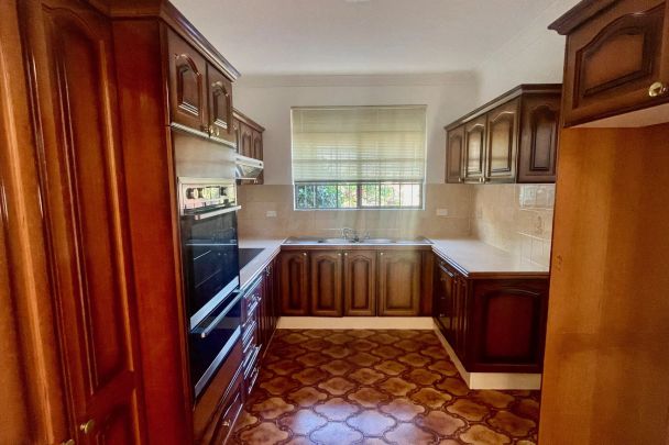 Modern 3 Bedroom Villa – Freshly Updated & Move-In Ready - Photo 1