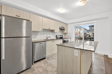 For Lease - 29 Wagon Lane, Barrie, Ontario - Photo 3