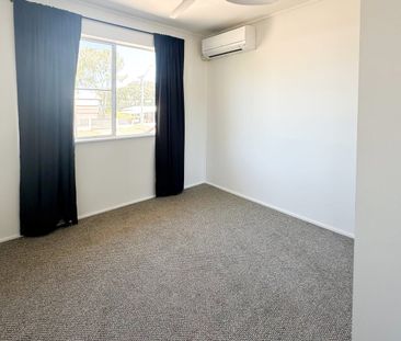 Convenience Meets Comfort in This Central Kirwan High-Set! - Photo 3