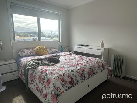 Spacious Two-Bedroom Townhouse - Photo 2