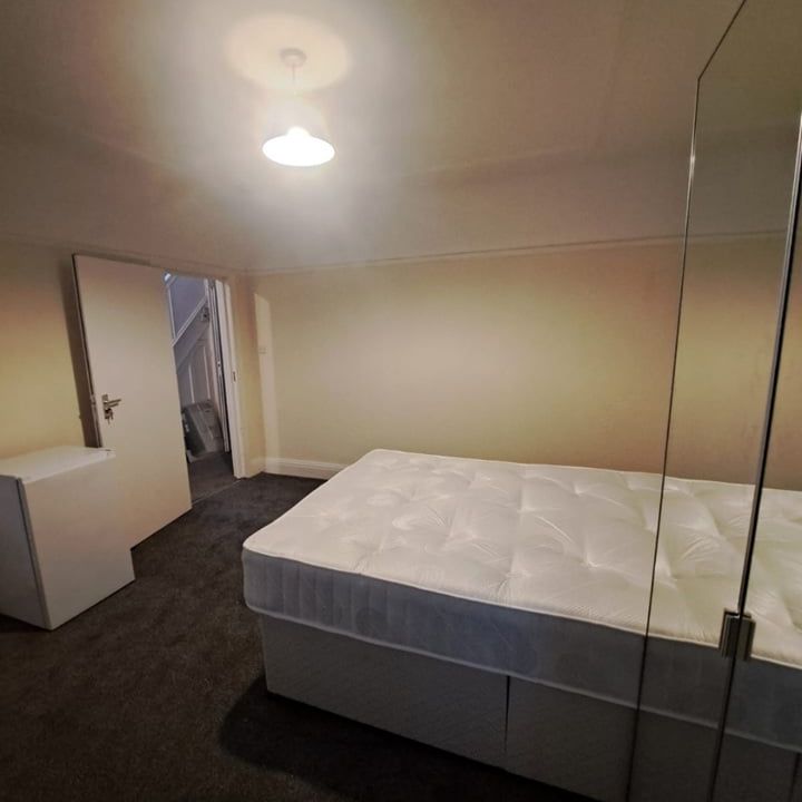 Room in a Shared House, Midstrath Road, NW10 - Photo 1