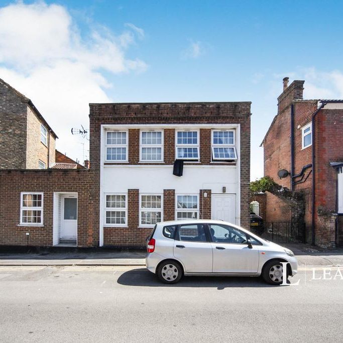 1 bedroom in a house share to rent - Photo 1