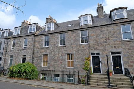 3 bedroom flat to rent - Photo 3