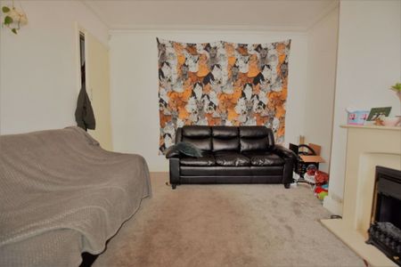 2 bedroom House in Harold Place, Leeds - Photo 2