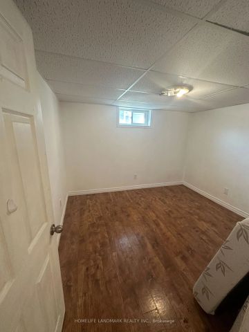 Detached Home For Lease | X8333008 - Photo 2