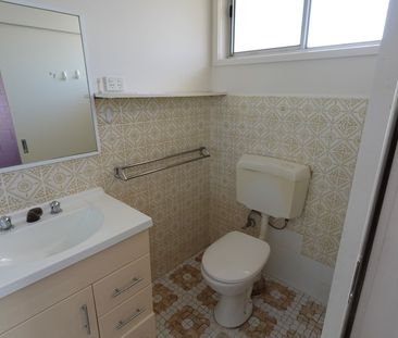 Charming 1 Bedroom Unit in Prime Location - Photo 6