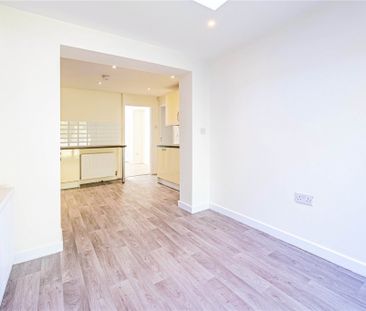 2 bed Terraced for rent - Photo 4