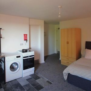 Studio to rent - Photo 2