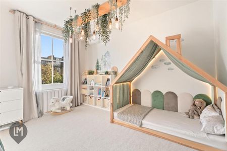 4 bedroom end of terrace house to rent - Photo 5