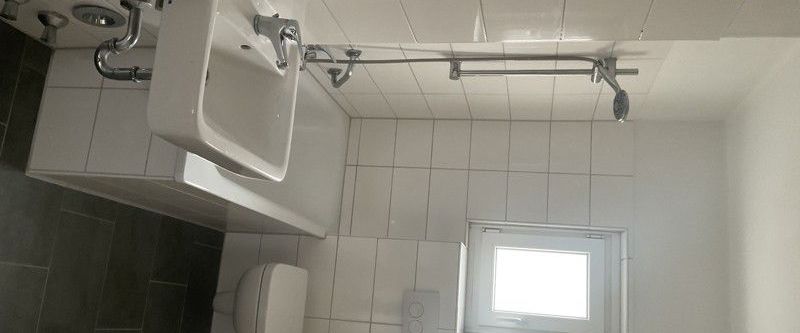 Top renovierte 2,5-Zimmer-Wohnung mit Balkon in ruhiger Lage - Foto 1