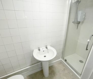 Studio Flat, Pavilion Parade, Brighton - Photo 2