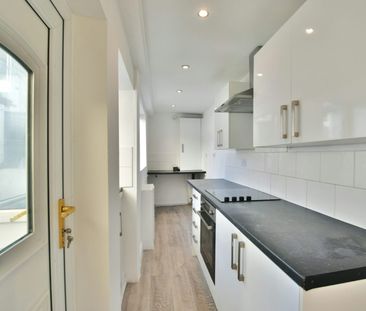 Terraced House to rent on - Photo 1