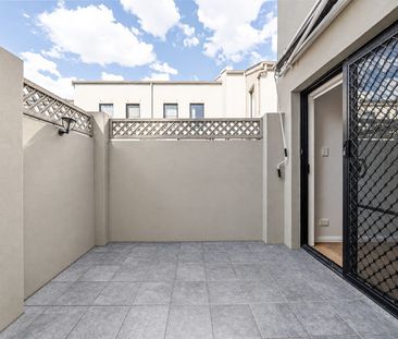 Refined townhouse living - Photo 5