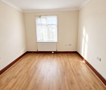 3 bedroom flat to rent - Photo 2