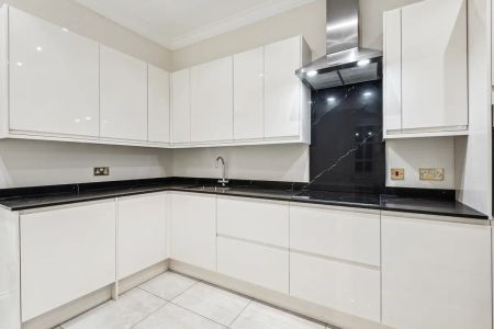 3 bedroom flat in George Street - Photo 5