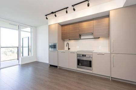 1707-13725 George Junction, Surrey - Photo 3